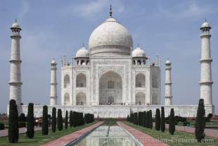 The monumental grave of Taj Mahal is the most well known masterpiece of architecture in India.